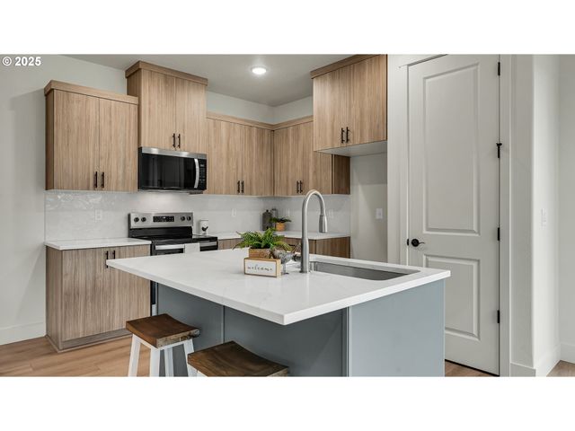 16130 Barlow Trail Ln, Oregon City, OR 97045