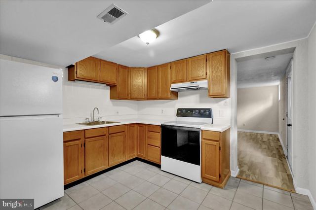 4 CHERRYWOOD RD, Reading, PA 19610