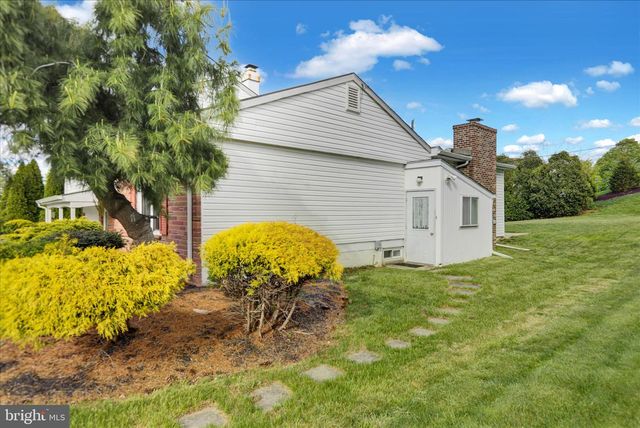 4 CHERRYWOOD RD, Reading, PA 19610