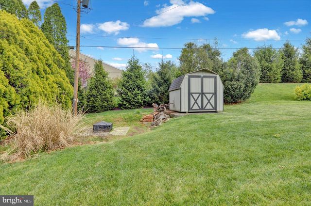 4 CHERRYWOOD RD, Reading, PA 19610