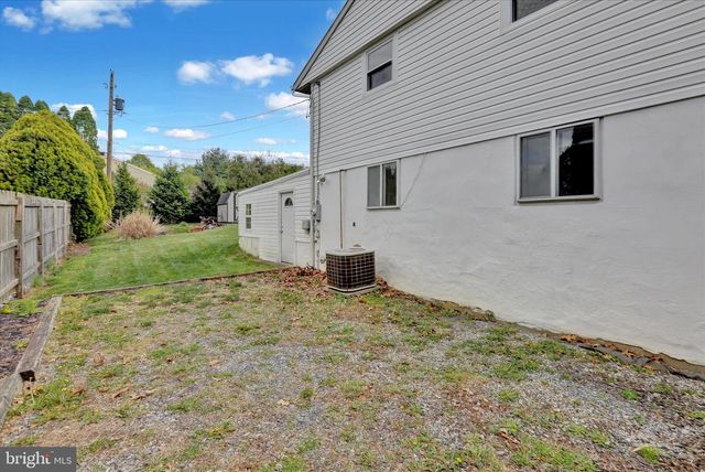 4 CHERRYWOOD RD, Reading, PA 19610