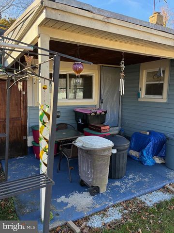 213 W LAKE AVE, Blackwood, NJ 08012