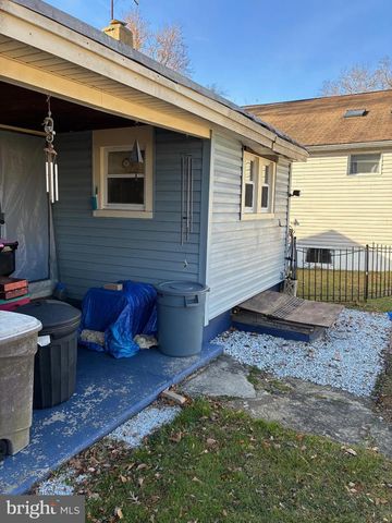 213 W LAKE AVE, Blackwood, NJ 08012