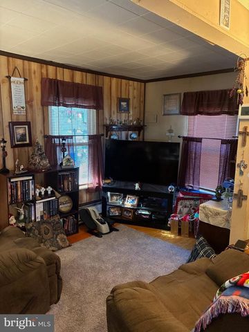 213 W LAKE AVE, Blackwood, NJ 08012