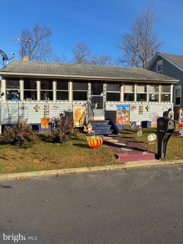 213 W LAKE AVE, Blackwood, NJ 08012