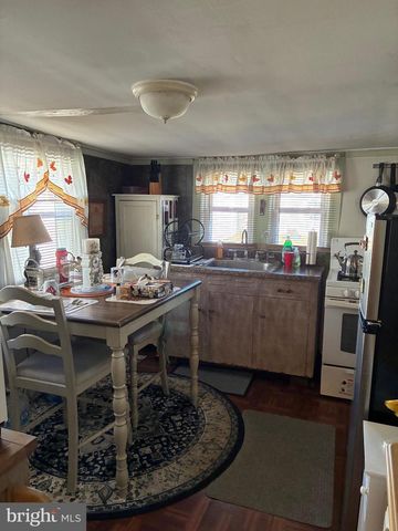 213 W LAKE AVE, Blackwood, NJ 08012