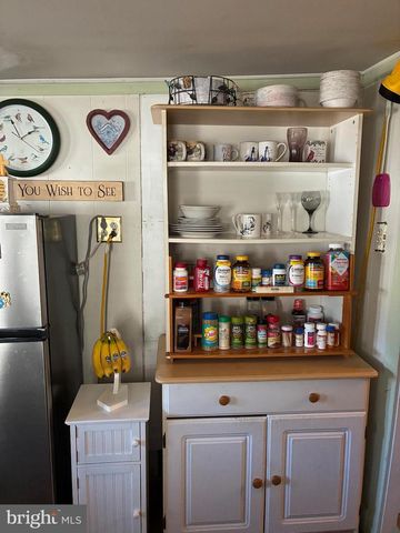 213 W LAKE AVE, Blackwood, NJ 08012