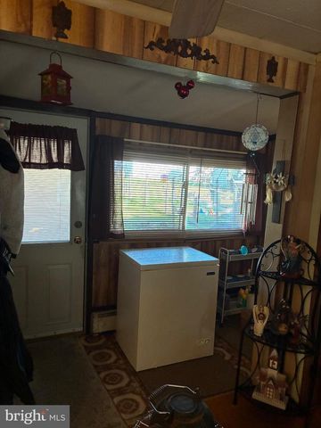 213 W LAKE AVE, Blackwood, NJ 08012