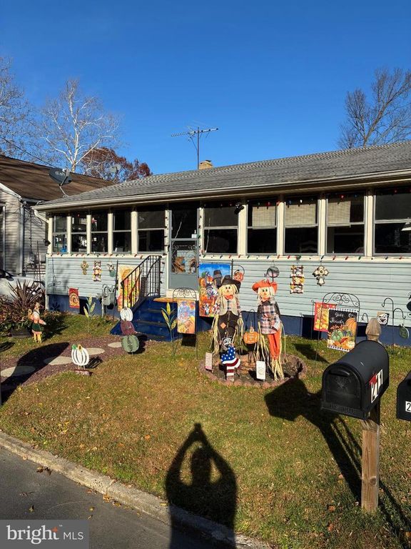 213 W LAKE AVE, Blackwood, NJ 08012