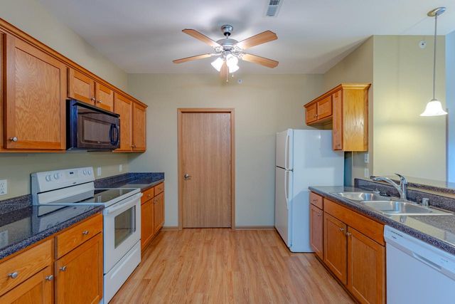 230 Hilldale DRIVE #1307, Hartford, WI 53027