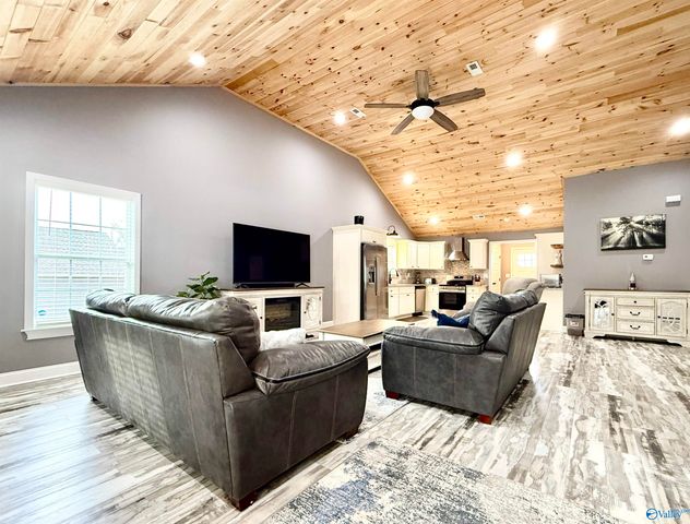 2364 Kuykendall Road, Albertville, AL 35951