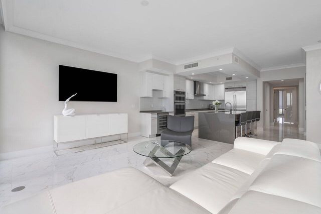 1 Water Club Way 1103, North Palm Beach, FL 33408