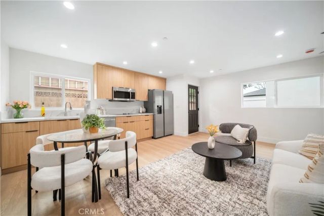 19918 Kittridge St, Winnetka, CA 91306