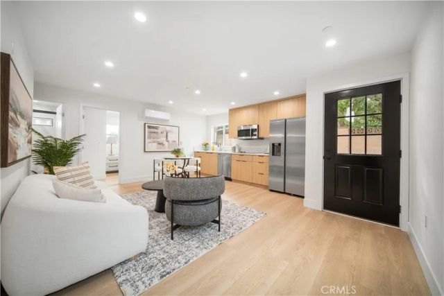 19918 Kittridge St, Winnetka, CA 91306