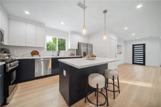 19918 Kittridge St, Winnetka, CA 91306