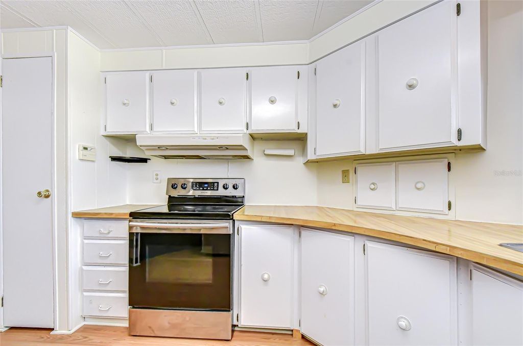 Image 17 of property listing at 5305 POWHATTAN STREET, Zephyrhills, FL 33542