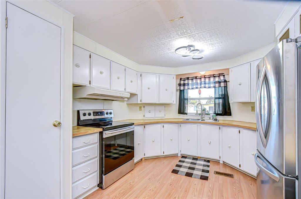 Image 18 of property listing at 5305 POWHATTAN STREET, Zephyrhills, FL 33542