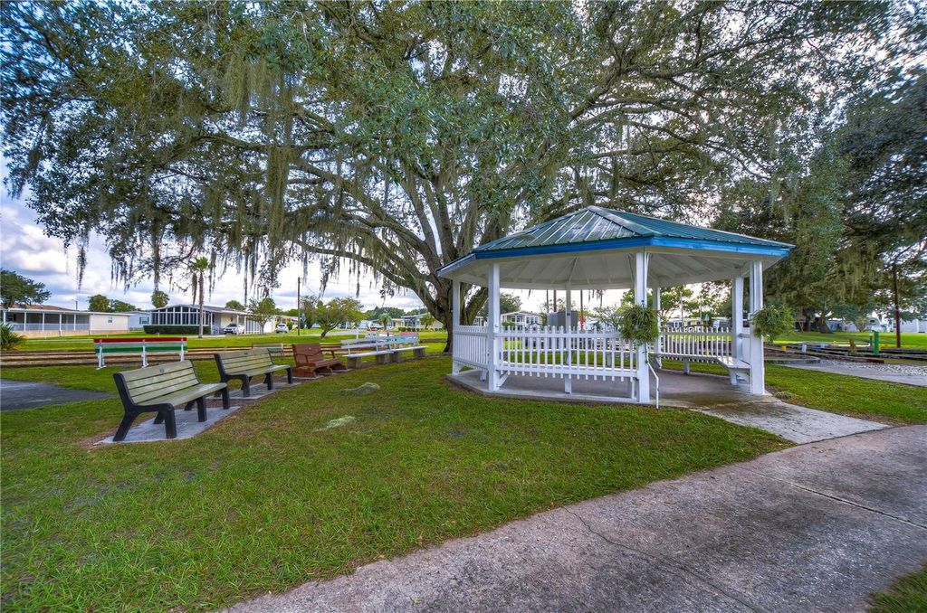 Image 34 of property listing at 5305 POWHATTAN STREET, Zephyrhills, FL 33542