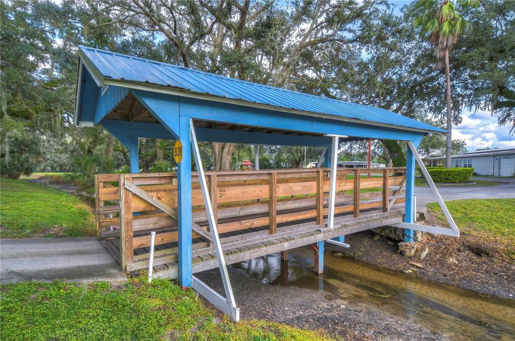 Image 36 of property listing at 5305 POWHATTAN STREET, Zephyrhills, FL 33542