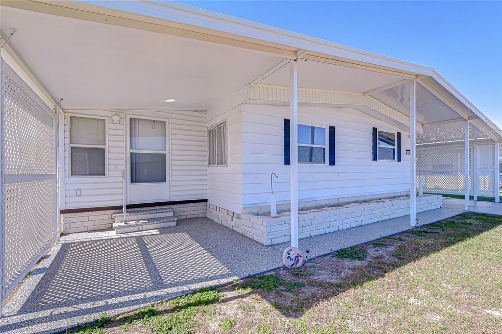 Image 5 of property listing at 5305 POWHATTAN STREET, Zephyrhills, FL 33542