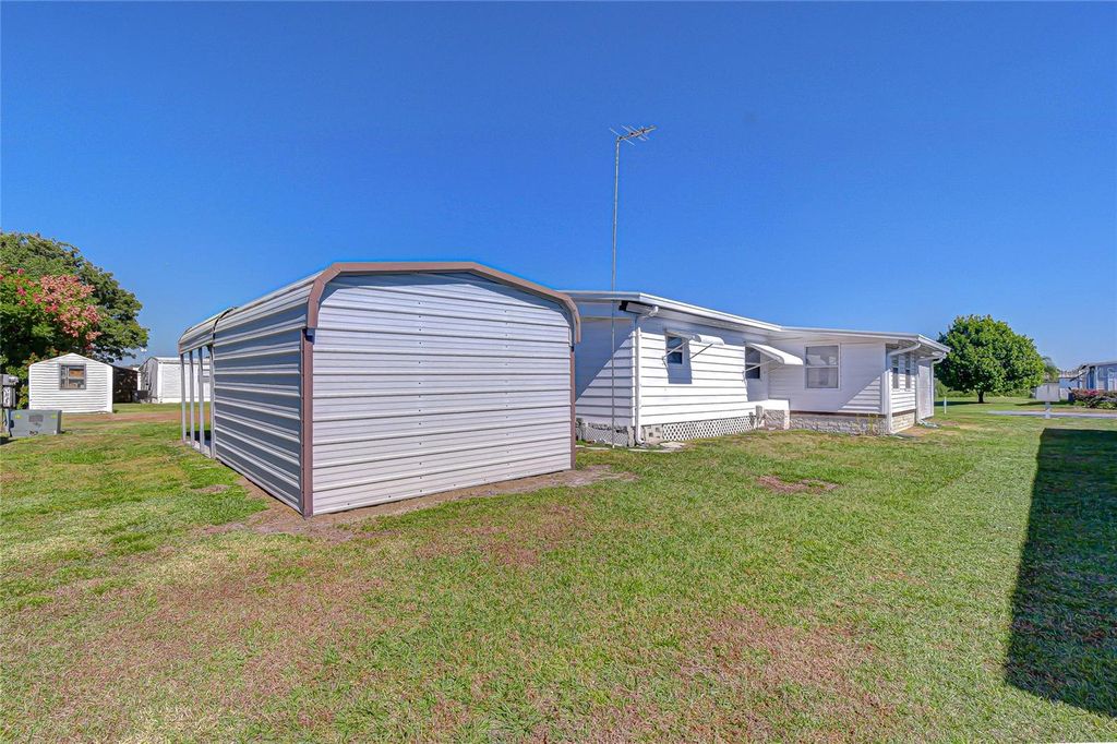 Image 6 of property listing at 5305 POWHATTAN STREET, Zephyrhills, FL 33542