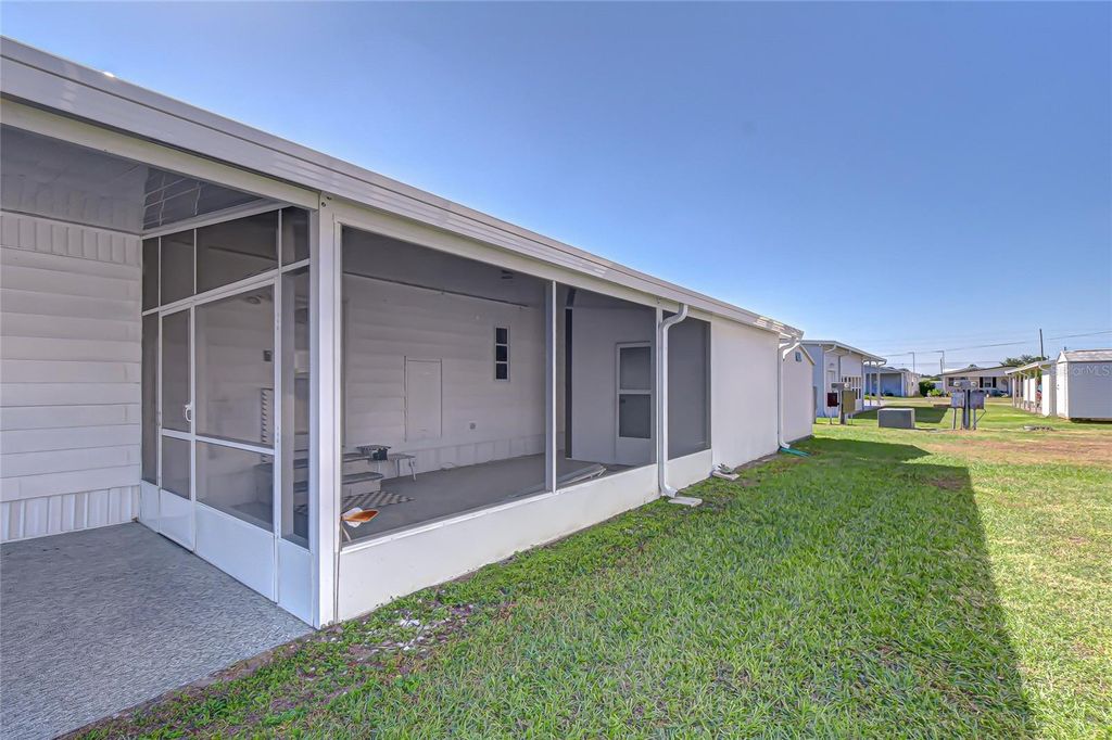 Image 9 of property listing at 5305 POWHATTAN STREET, Zephyrhills, FL 33542