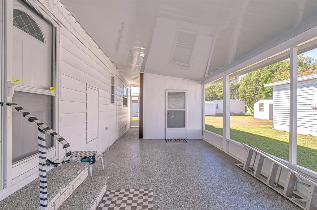 Image 10 of property listing at 5305 POWHATTAN STREET, Zephyrhills, FL 33542