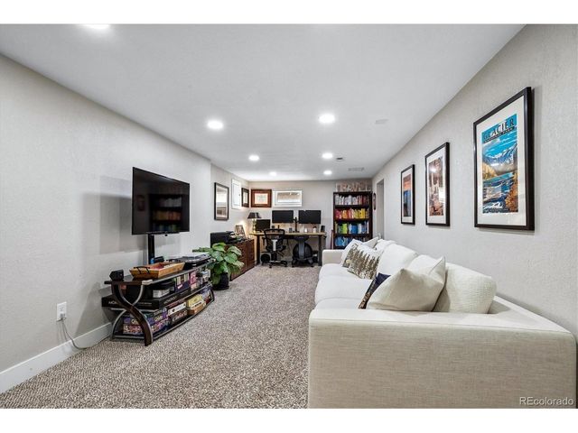 865 Grape St, Denver, CO 80220