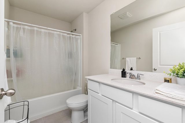 115 Dakota Circle, Waukee, IA 50263