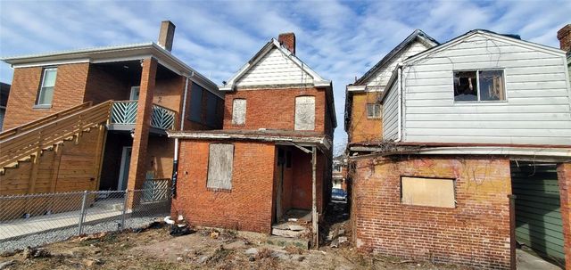 322 W 14TH AVENUE, Homestead, PA 15120