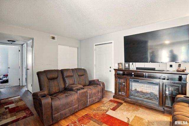 3117 SCHUETZEN Lane, Davenport, IA 52804