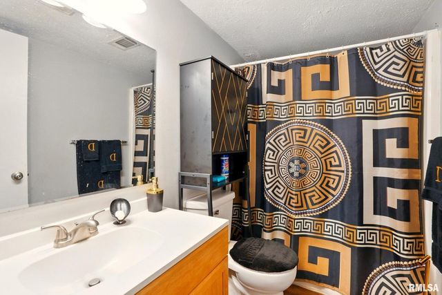 3117 SCHUETZEN Lane, Davenport, IA 52804