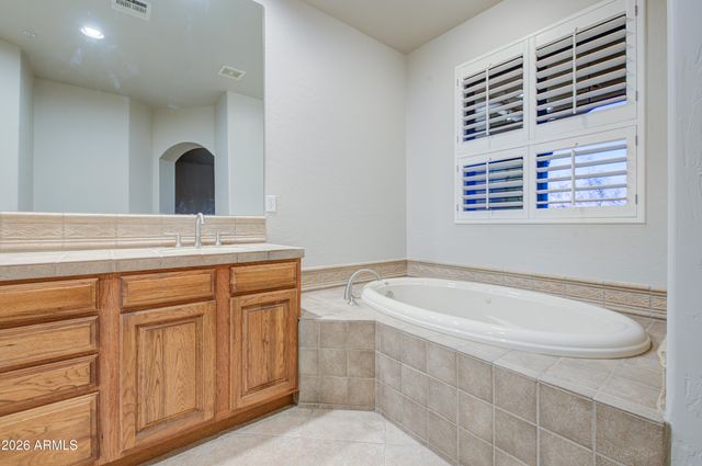 28990 N WHITE FEATHER Lane 140, Scottsdale, AZ 85262