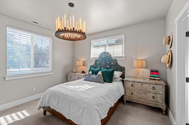 233 W Heising Drive, Sisters, OR 97759