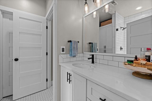 233 W Heising Drive, Sisters, OR 97759