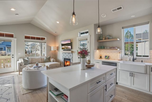 233 W Heising Drive, Sisters, OR 97759