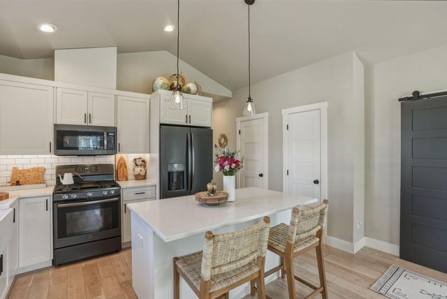 233 W Heising Drive, Sisters, OR 97759