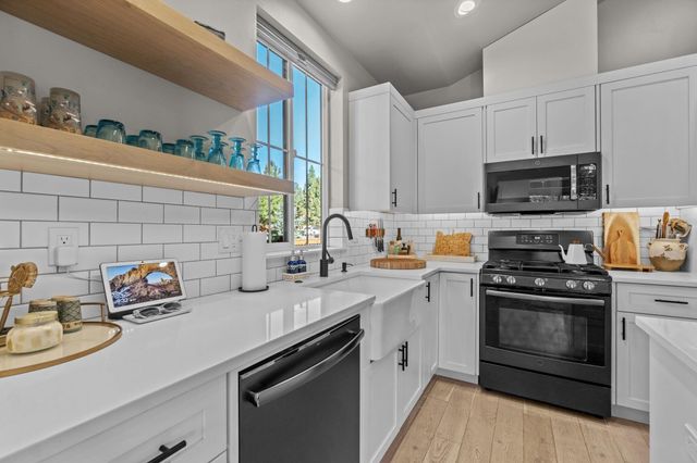 233 W Heising Drive, Sisters, OR 97759