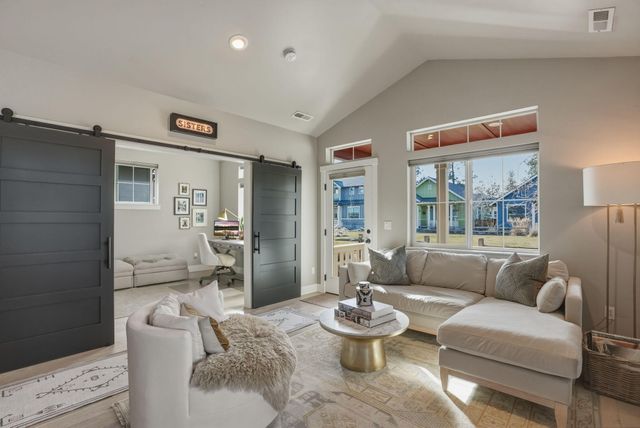 233 W Heising Drive, Sisters, OR 97759