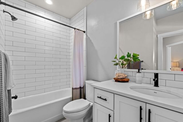 233 W Heising Drive, Sisters, OR 97759