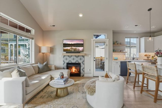 233 W Heising Drive, Sisters, OR 97759