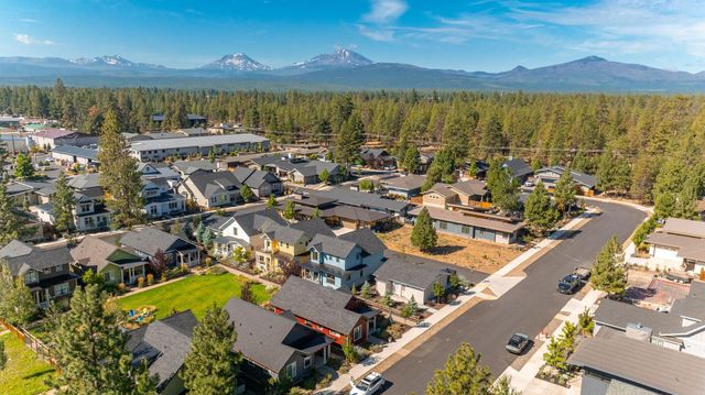 233 W Heising Drive, Sisters, OR 97759