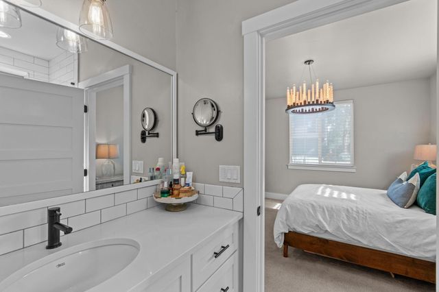 233 W Heising Drive, Sisters, OR 97759