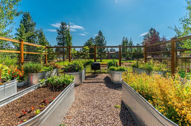 233 W Heising Drive, Sisters, OR 97759