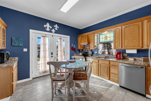 909 Flag ST, Llano, TX 78643