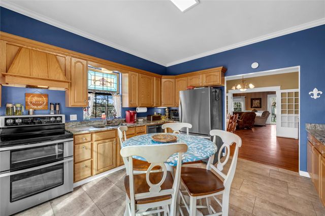 909 Flag ST, Llano, TX 78643