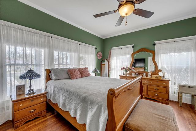 909 Flag ST, Llano, TX 78643