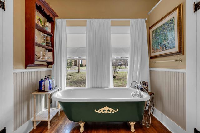 909 Flag ST, Llano, TX 78643