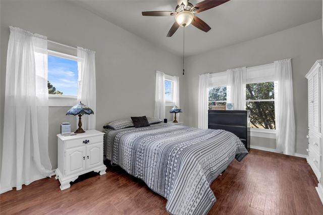 909 Flag ST, Llano, TX 78643