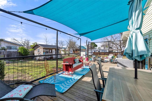 909 Flag ST, Llano, TX 78643